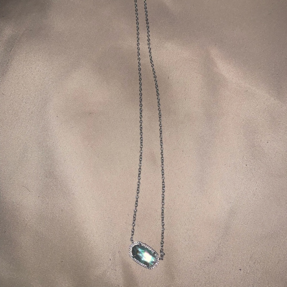 Kendra Scott necklace